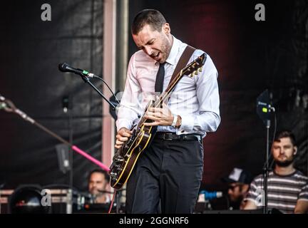 Miles Kane live auf der Common Stage beim Victorious Festival, Portsmouth, Großbritannien 29. August 2021. Stockfoto