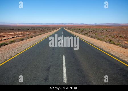 Offene Straße, Richtersveld R382 zwischen Port Nolloth und Steinkopf, Stockfoto