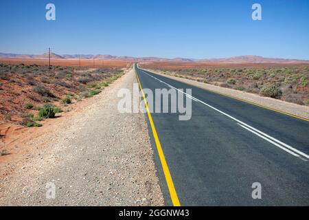 Offene Straße, Richtersveld R382 zwischen Port Nolloth und Steinkopf, Stockfoto
