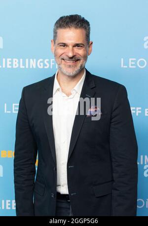 Richard Horatio Rick Kavanian bei der Premiere des Kinofilms Beckenrand Sherifff am 1. September 2021 im Münchner Arri Kino. * Richard Horatio Rick Kavanian bei der Premiere des Films Beckenrand Sheriff ( Pool Edge Sheriff ) am 1. September 2021 im Arri-Kino in München. (Foto: Alexander Pohl/Sipa USA) Quelle: SIPA USA/Alamy Live News Stockfoto