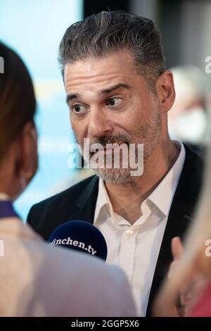 Richard Horatio Rick Kavanian bei der Premiere des Kinofilms Beckenrand Sherifff am 1. September 2021 im Münchner Arri Kino. * Richard Horatio Rick Kavanian bei der Premiere des Films Beckenrand Sheriff ( Pool Edge Sheriff ) am 1. September 2021 im Arri-Kino in München. (Foto: Alexander Pohl/Sipa USA) Quelle: SIPA USA/Alamy Live News Stockfoto