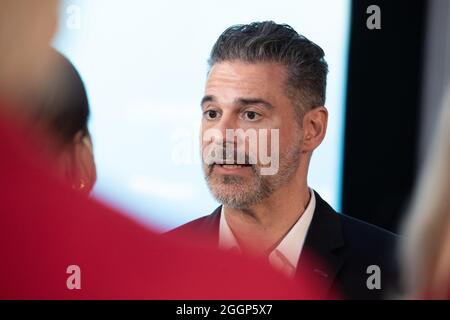 Richard Horatio Rick Kavanian bei der Premiere des Kinofilms Beckenrand Sherifff am 1. September 2021 im Münchner Arri Kino. * Richard Horatio Rick Kavanian bei der Premiere des Films Beckenrand Sheriff ( Pool Edge Sheriff ) am 1. September 2021 im Arri-Kino in München. (Foto: Alexander Pohl/Sipa USA) Quelle: SIPA USA/Alamy Live News Stockfoto