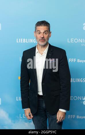 Richard Horatio Rick Kavanian bei der Premiere des Kinofilms Beckenrand Sherifff am 1. September 2021 im Münchner Arri Kino. * Richard Horatio Rick Kavanian bei der Premiere des Films Beckenrand Sheriff ( Pool Edge Sheriff ) am 1. September 2021 im Arri-Kino in München. (Foto: Alexander Pohl/Sipa USA) Quelle: SIPA USA/Alamy Live News Stockfoto