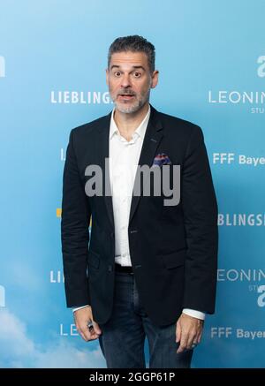 Richard Horatio Rick Kavanian bei der Premiere des Kinofilms Beckenrand Sherifff am 1. September 2021 im Münchner Arri Kino. * Richard Horatio Rick Kavanian bei der Premiere des Films Beckenrand Sheriff ( Pool Edge Sheriff ) am 1. September 2021 im Arri-Kino in München. (Foto: Alexander Pohl/Sipa USA) Quelle: SIPA USA/Alamy Live News Stockfoto