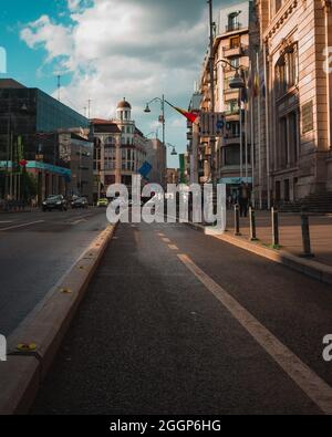 BUKAREST, RUMÄNIEN - 13. Mai 2021: Ein Sieg Weg nach dem Regen bei Sonnenuntergang Stockfoto