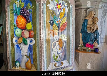 Die Gemälde der Bloomsbury-Künstler in der Berwick-Kirche, East Sussex Stockfoto