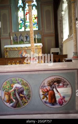 Die Gemälde der Bloomsbury-Künstler in der Berwick-Kirche, East Sussex Stockfoto