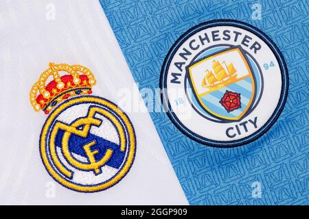 Nahaufnahme des Manchester City & Real Madrid Vereinswappens. Stockfoto