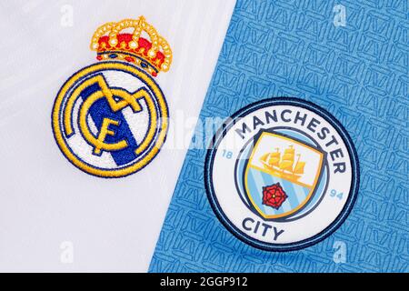 Nahaufnahme des Manchester City & Real Madrid Vereinswappens. Stockfoto