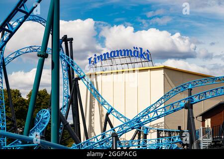 Helsinki, Finnland - 23. Juli 2021: Linnanmaki Amusement Park, neue Achterbahn Taiga Stockfoto