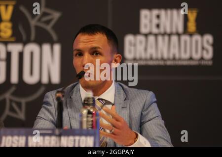 Leeds, Großbritannien. September 2021. The Queens Hotel, Leeds, West Yorkshire, 2. September 2021 Josh Warrington während einer Medienpressekonferenz vor seinem Rückkampf gegen Mauricio Lara am Samstag im Emerald Headingley Stadium in Leeds. Kredit: Touchlinepics/Alamy Live Nachrichten Stockfoto