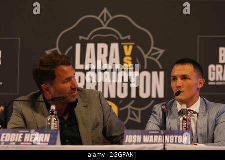 Leeds, Großbritannien. September 2021. The Queens Hotel, Leeds, West Yorkshire, 2. September 2021 Josh Warrington während einer Medienpressekonferenz vor seinem Rückkampf gegen Mauricio Lara am Samstag im Emerald Headingley Stadium in Leeds. Kredit: Touchlinepics/Alamy Live Nachrichten Stockfoto