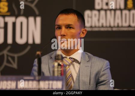 Leeds, Großbritannien. September 2021. The Queens Hotel, Leeds, West Yorkshire, 2. September 2021 Josh Warrington während einer Medienpressekonferenz vor seinem Rückkampf gegen Mauricio Lara am Samstag im Emerald Headingley Stadium in Leeds. Kredit: Touchlinepics/Alamy Live Nachrichten Stockfoto