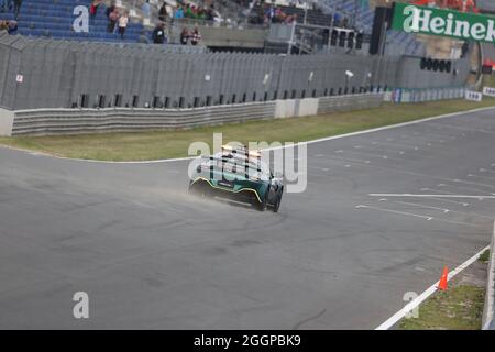 2. September 2021, Circuit Park Zandvoort, Zandvoort, FORMEL 1 HEINEKEN DUTCH GRAND PRIX 2021, auf dem Bild fährt das Safety Car über die neue Zandvoort-Rennstrecke. Stockfoto