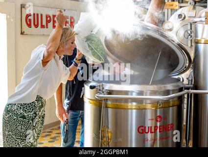 Gulpen, Niederlande. September 2021. GULPEN - Königin Maxima besucht die Bierbrauerei Gulpener in Gulpen, 2. September 2021. RPE Albert Nieboer Foto Albert Nieboer Credit: dpa picture Alliance/Alamy Live News Stockfoto