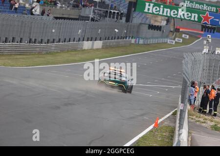 2. September 2021, Circuit Park Zandvoort, Zandvoort, FORMEL 1 HEINEKEN DUTCH GRAND PRIX 2021, auf dem Bild fährt das Safety Car über die neue Zandvoort-Rennstrecke. Stockfoto