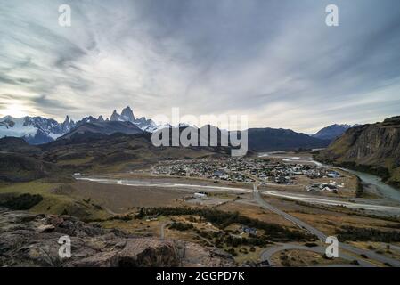 Panoramasicht auf die Stadt el Chalten in Santa Cruz, Argentinien Stockfoto