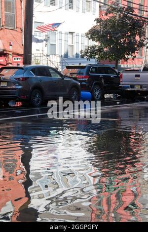 Straßenüberflutung durch Hurriam Ida Regen in Hoboken, New Jersey, USA. Stockfoto