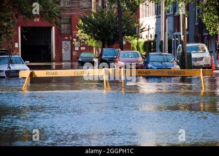 Straßenüberflutung durch Hurriam Ida Regen in Hoboken, New Jersey, USA. Stockfoto