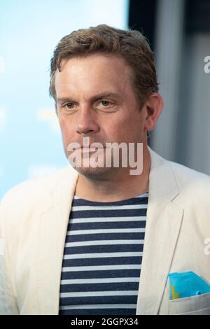 Sebastian Bezzel bei der Premiere des Kinofilms Beckenrand Sherifff am 1. September 2021 im Münchner Arri Kino. * Sebastian Bezzel bei der Premiere des Films Beckenrand Sheriff ( Pool Edge Sheriff ) am 1. September 2021 im Arri-Kino in München. (Foto: Alexander Pohl/Sipa USA) Quelle: SIPA USA/Alamy Live News Stockfoto