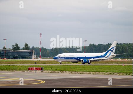 Riga, Lettland - 31. August 2021: Flugzeug Boeing 737 VP-BCK von ATRAN - Aviatrans Cargo Airlines auf dem Internationalen Flughafen Riga (RIX) Stockfoto