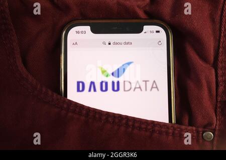 KONSKIE, POLEN - 17. August 2021: Logo von Daou Data Corp auf dem Mobiltelefon Stockfoto