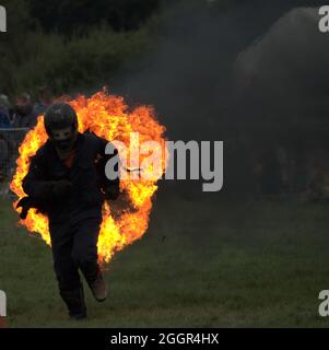 Stannage Stunt Team auf der „The Heshire Game and Country Fair“ wird es heiß und heiß Stockfoto