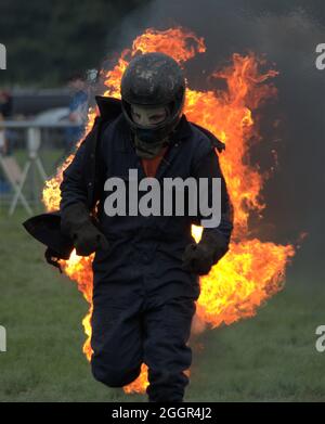 Stannage Stunt Team auf der „The Heshire Game and Country Fair“ wird es heiß und heiß Stockfoto