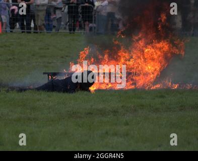 Stannage Stunt Team auf der „The Heshire Game and Country Fair“ wird es heiß und heiß Stockfoto