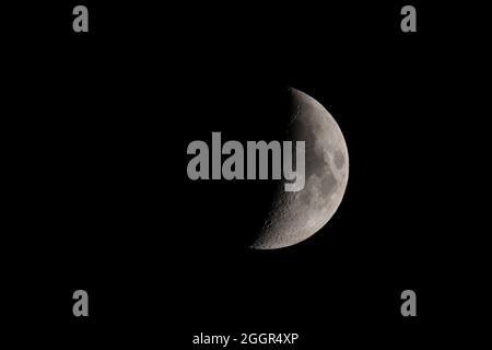 Mond isoliert auf schwarzem Hintergrund Stockfoto