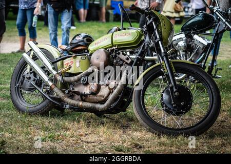 DIEDERSDORF, DEUTSCHLAND - 21. AUGUST 2021: Das Motorrad Harley Davidson XLR1000. Die Ausstellung von 'US Car Classics'. Stockfoto