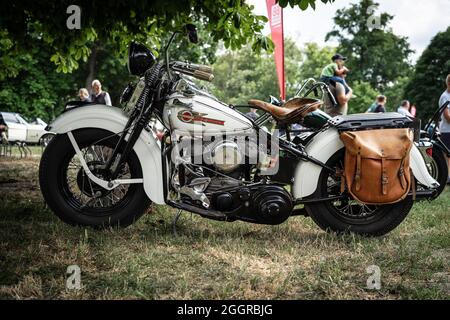 DIEDERSDORF, DEUTSCHLAND - 21. AUGUST 2021: Das Motorrad Harley Davidson. Die Ausstellung von 'US Car Classics'. Stockfoto