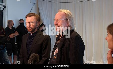 London, Großbritannien. September 2021. Björn Ulvaeus (l.) und Benny Andersson, Mitglieder der schwedischen Popgruppe Abba, stehen auf einem Intview in London. ABBA veröffentlicht zum ersten Mal seit vier Jahrzehnten neue Musik sowie ein Konzert, in dem das Quartett komplett digital auftreten wird. Das neue Album 'Voyage' erscheint am 5. November. Eine virtuelle Version der Band wird am 27. Mai 2022 eine Reihe von Konzerten in London aufführen. (Beste Qualität) Kredit: Philip Dethlefs/dpa/Alamy Live News Stockfoto