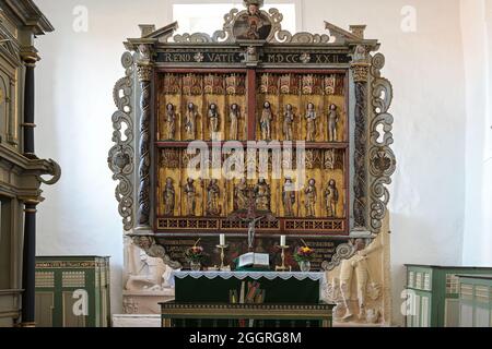 Gudow, Deutschland, 13. November 2020: Mittelalterlicher geschnitzter Altar unter dem Einfluss von Meister Bertram in der Marienkirche aus Gudow, Schleswig-Holstein, se Stockfoto