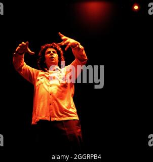 Mikis Theodorakis, griechischer Komponist, der Proben seines Oratoriums „March of the Spirit“ in der Royal Albert Hall, London, 28. Juni 1970, dirigiert. Stockfoto