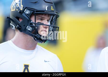 Charlotte, NC, USA. September 2021. Appalachian State Mountaineers Quarterback Chase Brice (7) während der Aufwärmphase vor dem Duke's Mayo Classic 2021 im Bank of America Stadium in Charlotte, NC. (Scott Kinser/Cal Sport Media). Kredit: csm/Alamy Live Nachrichten Stockfoto