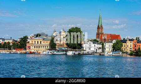 Schweriner Dom Mit Den Ställen Und Dem Kai Der Weißen Flotte Stockfoto