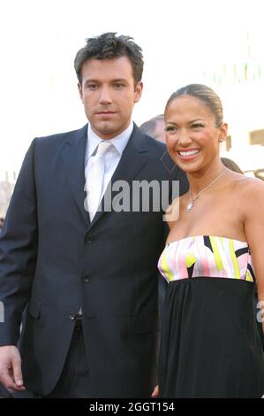 Ben Affleck, Jennifer Lopez 02/09/03 'Daredevil' Premiere im Mann Village, Westwood Foto von Izumi Hasegawa/HNW/PictureLux - Aktenzeichen # 34202-0004HNWPLX Stockfoto