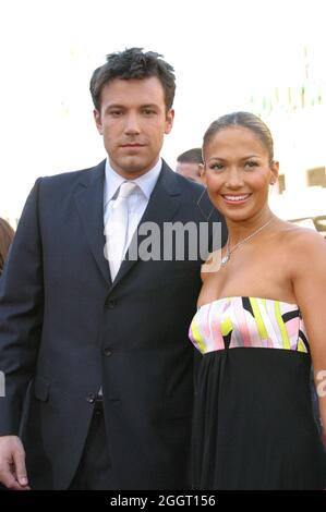 Ben Affleck, Jennifer Lopez 02/09/03 'Daredevil' Premiere im Mann Village, Westwood Foto von Izumi Hasegawa/HNW/PictureLux - Aktenzeichen # 34202-0002HNWPLX Stockfoto