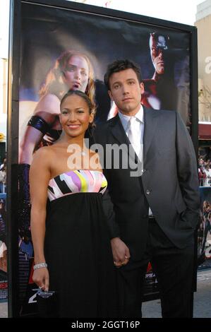 Ben Affleck, Jennifer Lopez 02/09/03 'Daredevil' Premiere im Mann Village, Westwood Foto von Izumi Hasegawa/HNW/PictureLux - Aktenzeichen # 34202-0007HNWPLX Stockfoto