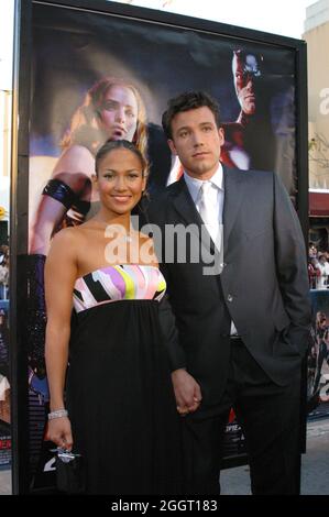 Ben Affleck, Jennifer Lopez 02/09/03 'Daredevil' Premiere im Mann Village, Westwood Foto von Izumi Hasegawa/HNW/PictureLux - Aktenzeichen # 34202-0012HNWPLX Stockfoto