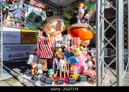 Valencia, Spanien. September 2021. Blick auf die Regne de Valencia, Duque de Calabria Kinderfalla der Sondersektion. Alle Fallas befinden sich bereits auf den Straßen von Valencia, nach einer schwierigen Nacht aufgrund der Regenfälle, die durch den Dana-Sturm verursacht wurden, ist La Planta nun offiziell. Das Fallas-Festival findet vom 1. Bis 5. September mit sanitären Einschränkungen statt. Kredit: SOPA Images Limited/Alamy Live Nachrichten Stockfoto