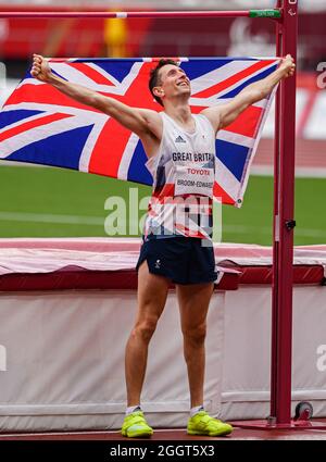 TOKIO, JAPAN. September 2021. Jonathan Broom-Edwards aus Großbritannien feiert am Freitag, den 03. September 2021 in TOKIO, JAPAN, den Gewinn des menÕs High Jump - T64 Finales bei den Paralympischen Spielen Tokio 2020 im Olympiastadion. Kredit: Taka G Wu/Alamy Live Nachrichten Stockfoto