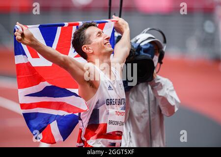 TOKIO, JAPAN. September 2021. Jonathan Broom-Edwards aus Großbritannien feiert am Freitag, den 03. September 2021 in TOKIO, JAPAN, den Gewinn des menÕs High Jump - T64 Finales bei den Paralympischen Spielen Tokio 2020 im Olympiastadion. Kredit: Taka G Wu/Alamy Live Nachrichten Stockfoto