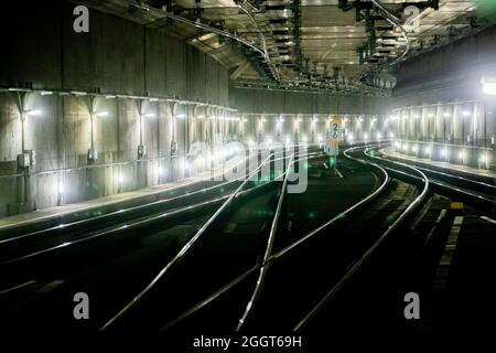 Berlin, Deutschland. September 2021. Ein leerer Tunnel am Berliner Hauptbahnhof. Quelle: Christoph Soeder/dpa/Alamy Live News Stockfoto