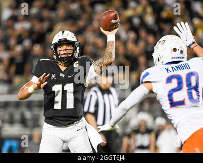 Orlando, FL, USA. September 2021. UCF Knights Quarterback Dillon Gabriel (11) während des NCAA-Fußballspiels zwischen Boise State Broncos und den UCF-Knights im Bounce House in Orlando, FL. Romeo T Guzman/Cal Sport Media/Alamy Live News Stockfoto