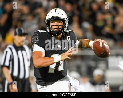 Orlando, FL, USA. September 2021. UCF Knights Quarterback Dillon Gabriel (11) während des NCAA-Fußballspiels zwischen Boise State Broncos und den UCF-Knights im Bounce House in Orlando, FL. Romeo T Guzman/Cal Sport Media/Alamy Live News Stockfoto