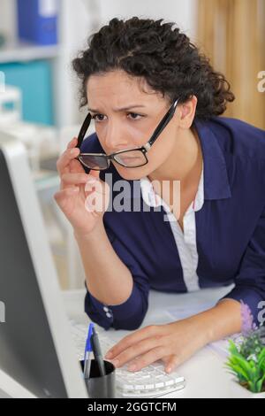 Frau in der Brille erfolgreiche Marketing-Spezialist Stockfoto