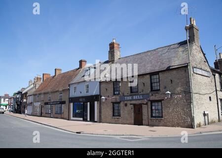 Pubs und Geschäfte auf der Bell Lane in Bicester, Oxfordshire in Großbritannien Stockfoto