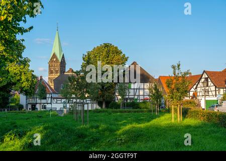 Altes Dorf Westerholt, denkmalgeschützter Stadtteil Herten Westerholt, über 60 alte, gut renovierte Fachwerkhäuser bilden ein historisches Dorfzentrum, Hert Stockfoto